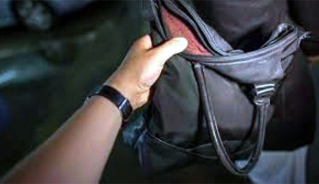 Ξάφρισαν 16.600 ευρώ από σπίτι στου Παπάγου... καθαρίζοντας το!