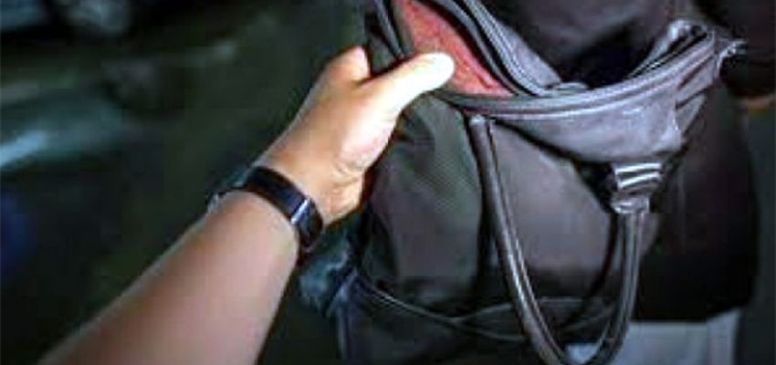 Ξάφρισαν 16.600 ευρώ από σπίτι στου Παπάγου... καθαρίζοντας το!