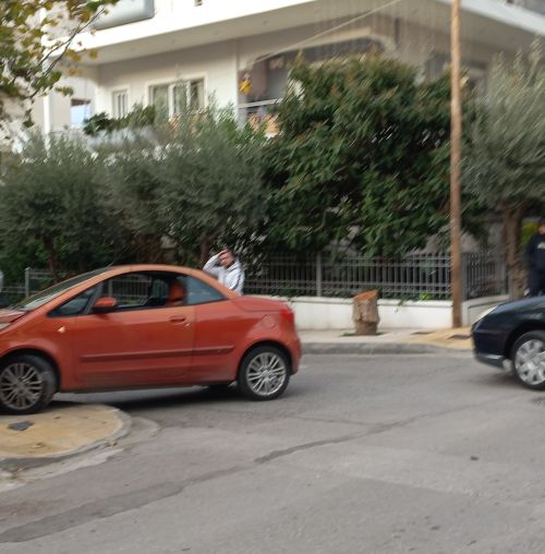Ένα... φρεσκάρισμα διαγράμμισης στον Άνω Χολαργό που δεν έγινε ποτέ!