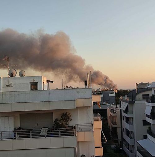 ΦΩΤΙΑ στο Πάρκο Γουδή. Καπνοί αισθητοί και ορατοί από Χολαργό