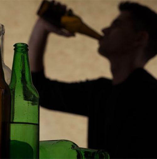 Οι γονείς του Γυμνασίου Παπάγου απαιτούν την προστασία των παιδιών τους από την πώληση αλκοόλ και καπνικών